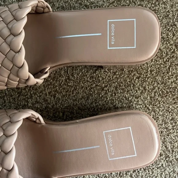 NWOT Dolce Vita Goldy Size 9 - Picture 11 of 16